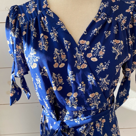 Wrap summer Dress - Picture 3 of 5